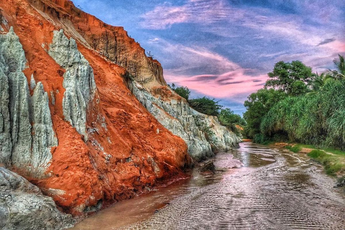 mui-ne-suoi-tien-red-sand-dunes